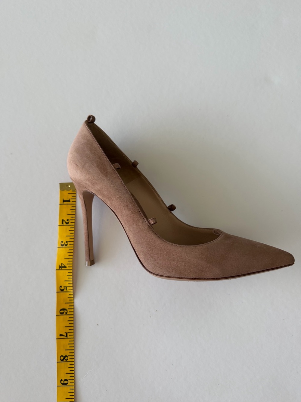 Gianvito Rossi Beige Suede Pointed Toe Lace Up Pumps - Picture 11 of 15